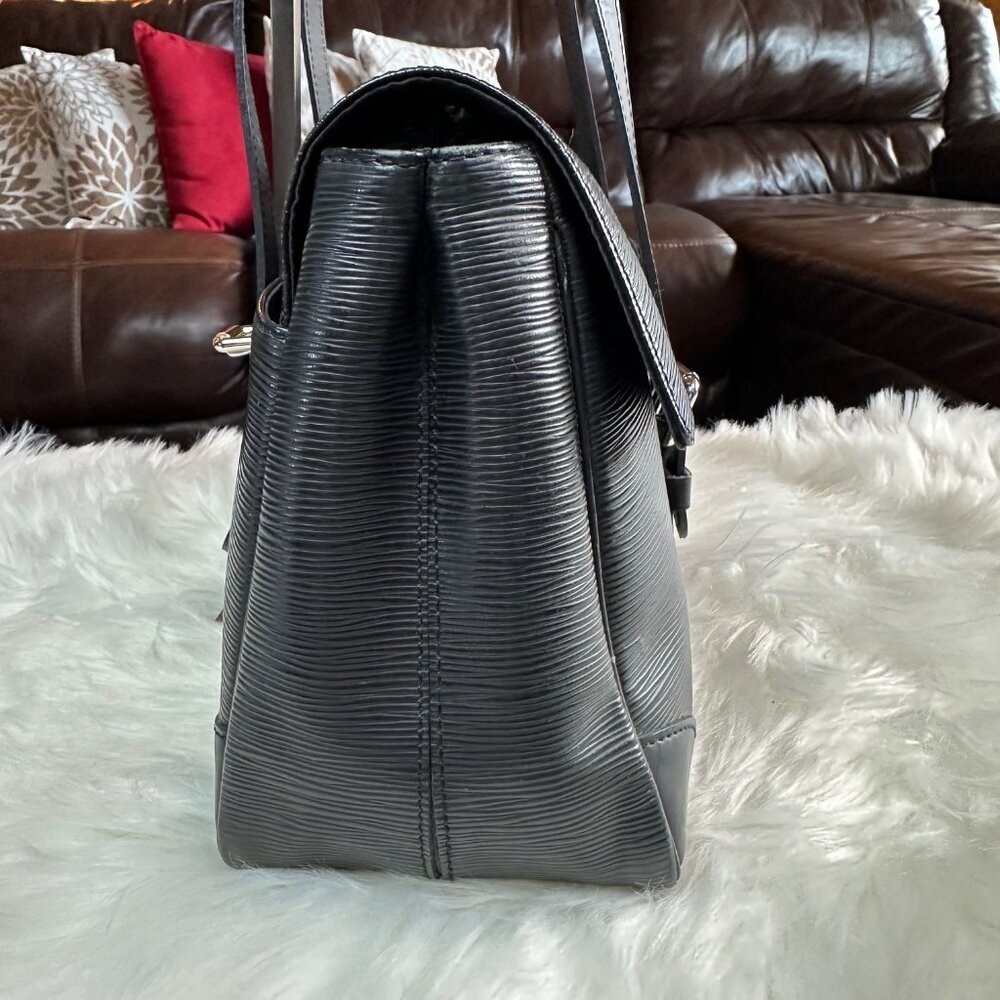 Authentic Louis Vuitton Segur Epi Leather Shoulder Bag - Picture 5 of 16